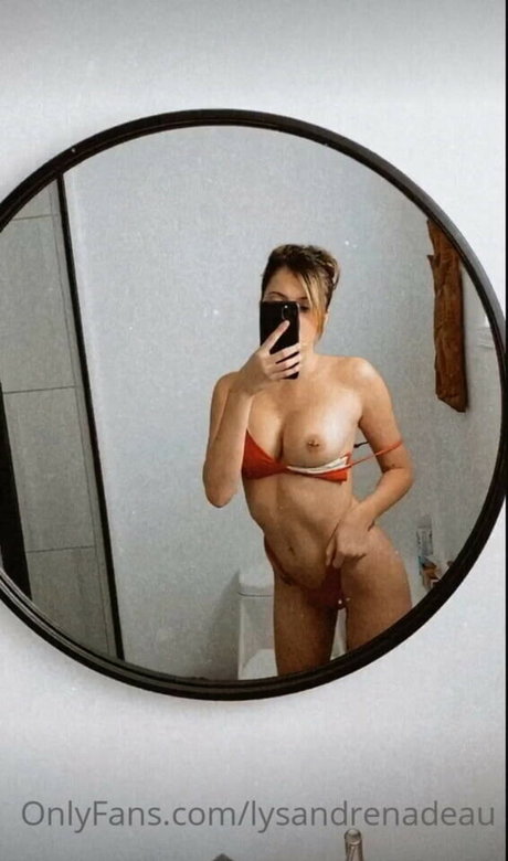 Naken lekkede OnlyFans-bilde av Lysandre Nadeau