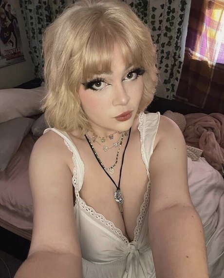Holly Ava