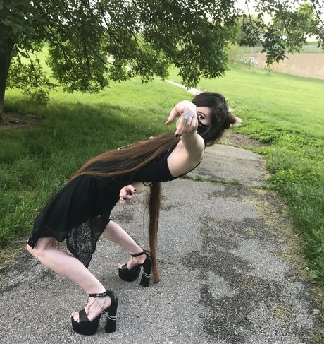 Nahá fotka uniklých OnlyFans od Elaine Arbor