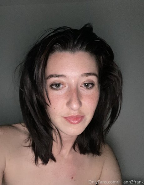 Foto di nudo di fuga di OnlyFans di Anne Frank