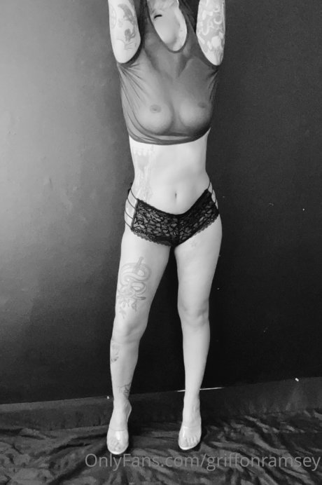 Naken lekkede OnlyFans-bilde av Griffon Ramsey