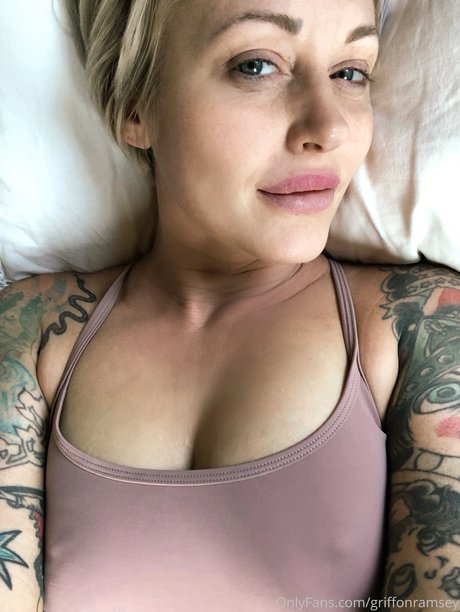 Naken lekkede OnlyFans-bilde av Griffon Ramsey