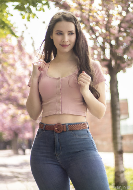 Naken lekkede OnlyFans-bilde av Enji Night