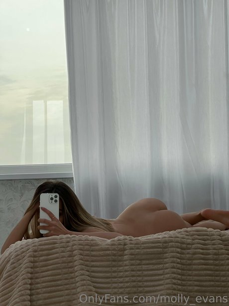 Nahá fotka uniklých OnlyFans od Molly Evans