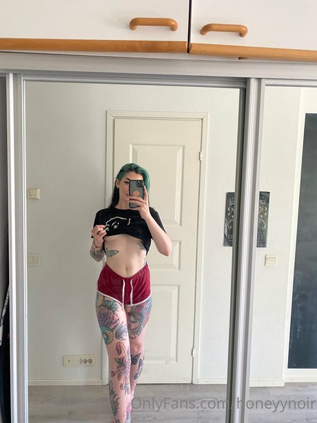 Honeyy Noir OnlyFans泄露裸照