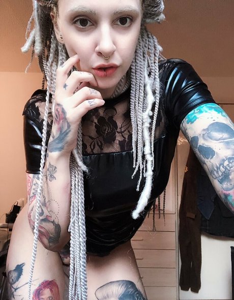 Naken läckt OnlyFans-bild av Vanpsuicide