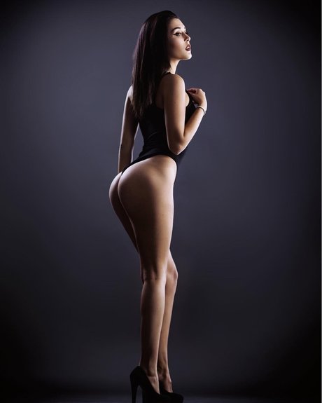 Nahá fotka uniklých OnlyFans od Aura Pazzani