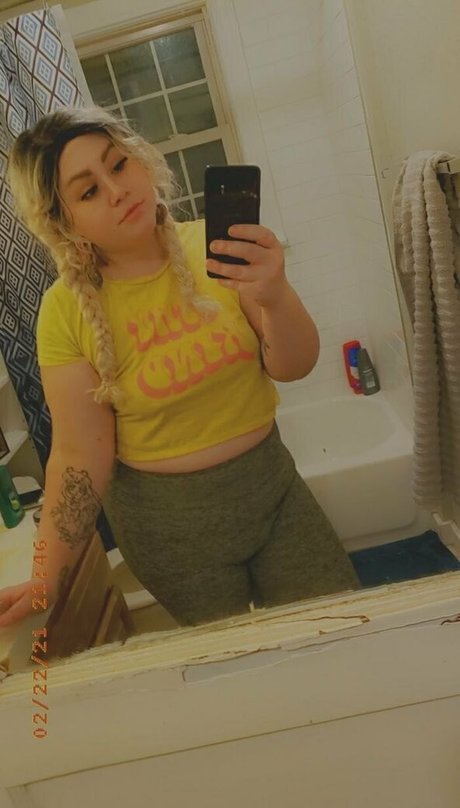 Naken läckt OnlyFans-bild av Tiramisueatsyou