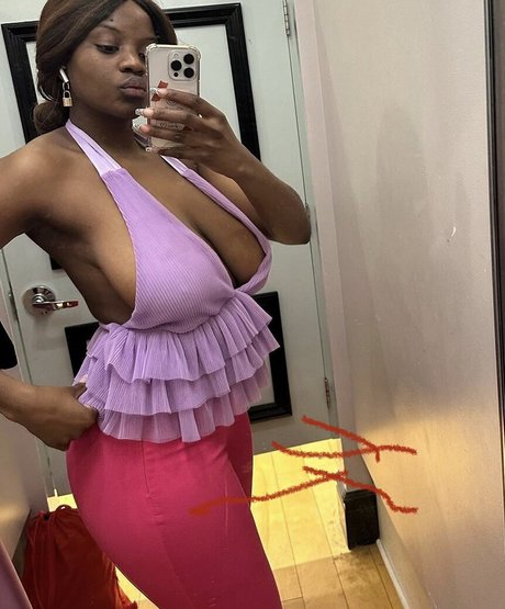 Naakte gelekte OnlyFans-foto van Stylebyambre Ig