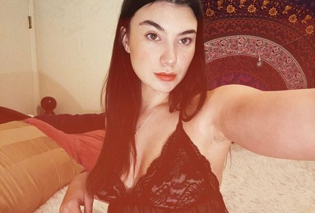 Nacktes geleaktes OnlyFans-Foto von Ivybabeeefree