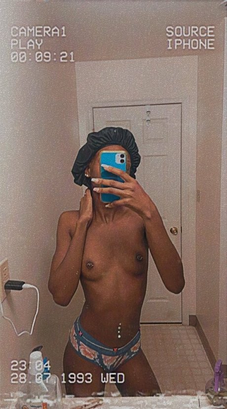 Naken lekkede OnlyFans-bilde av Worldofslimm