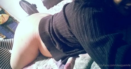 Naken lekkede OnlyFans-bilde av Sleepyemile