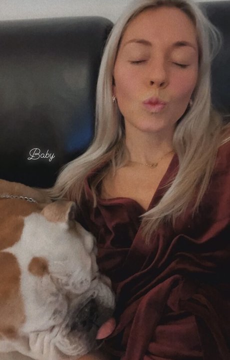 Naken lekkede OnlyFans-bilde av Carina Witthoeft