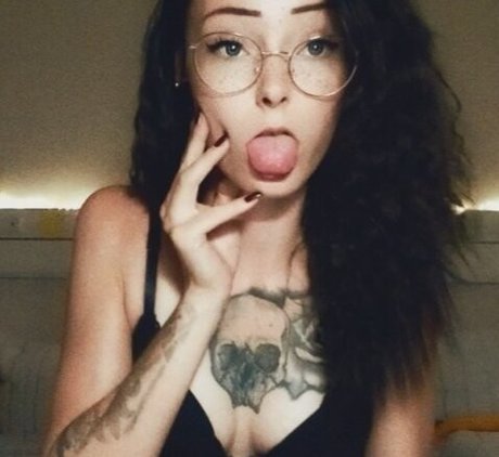Alaston vuotanut OnlyFans-kuva Littlemissnaughty
