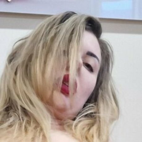 Naakte gelekte OnlyFans-foto van Polishloca