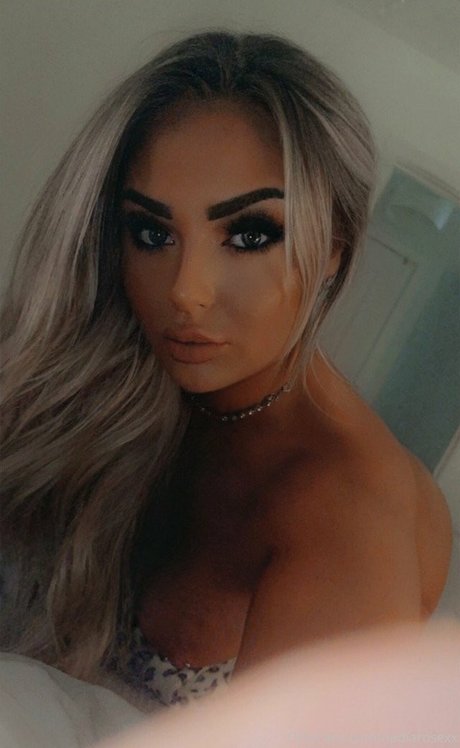 Обнаженная фотография утечки OnlyFans от Nadiarose