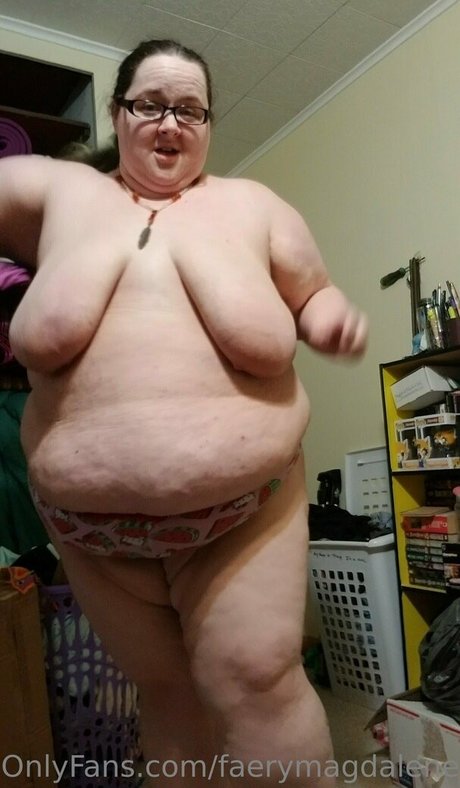 Naken lekkede OnlyFans-bilde av Faerymagdalene