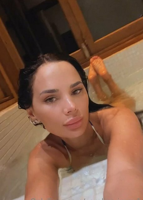 Naakte gelekte OnlyFans-foto van Carolinaimpu1