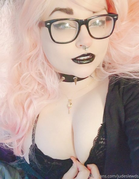Naken lekkede OnlyFans-bilde av Gothtamago