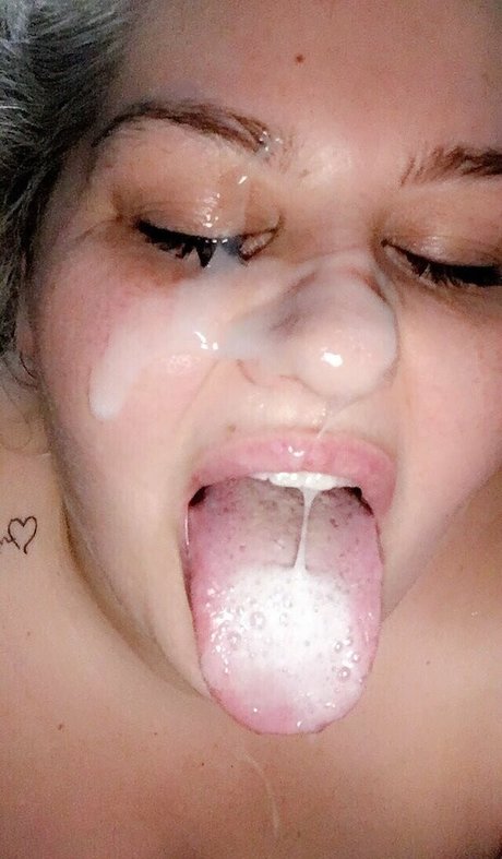 Naken läckt OnlyFans-bild av Bustybroganxxx
