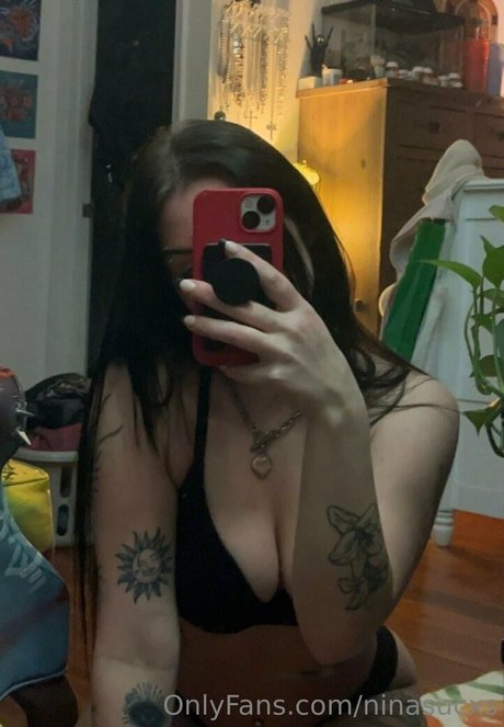 Naken lekkede OnlyFans-bilde av Ninasucxs