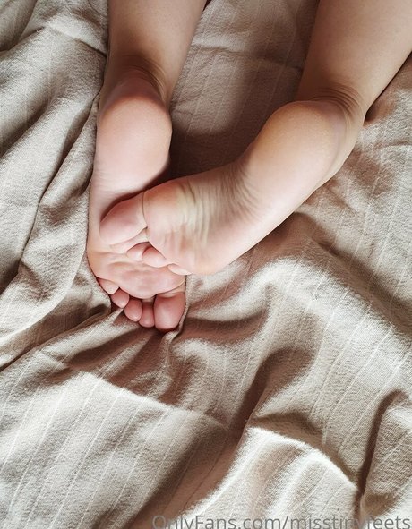Nahá fotka uniklých OnlyFans od Misstinyfeets
