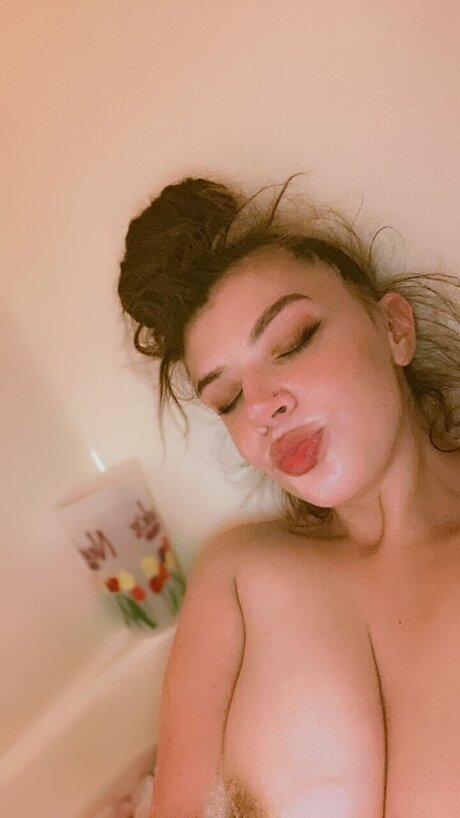 Naken läckt OnlyFans-bild av Mixbunny1999