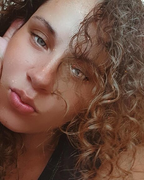 Naken lekkede OnlyFans-bilde av Couturebaddie
