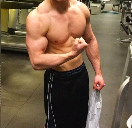 Naken läckt OnlyFans-bild av J2rfitness