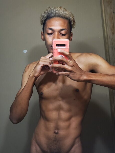 Naken lekkede OnlyFans-bilde av Pinkflamingo