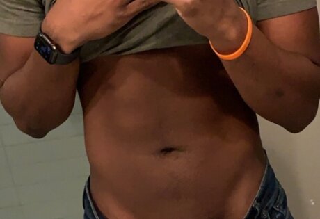 Naken lekkede OnlyFans-bilde av Troy Huxley
