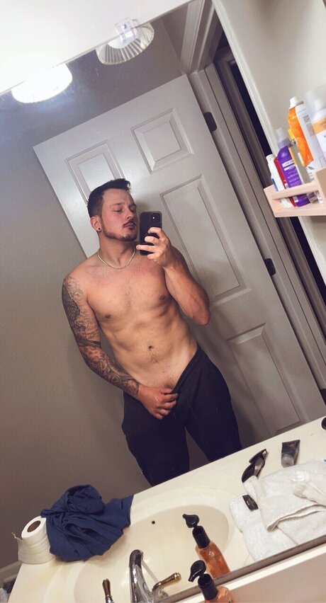 Naken lekkede OnlyFans-bilde av Brandon Dunn