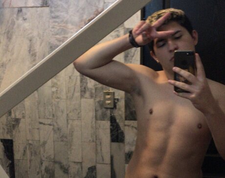 Naken lekkede OnlyFans-bilde av Kyojin