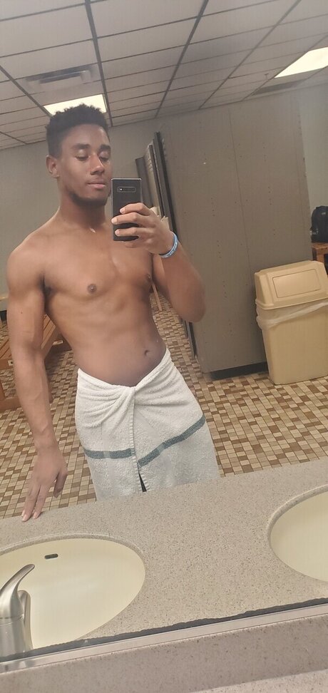 Foto desnuda filtrada de OnlyFans de Brian