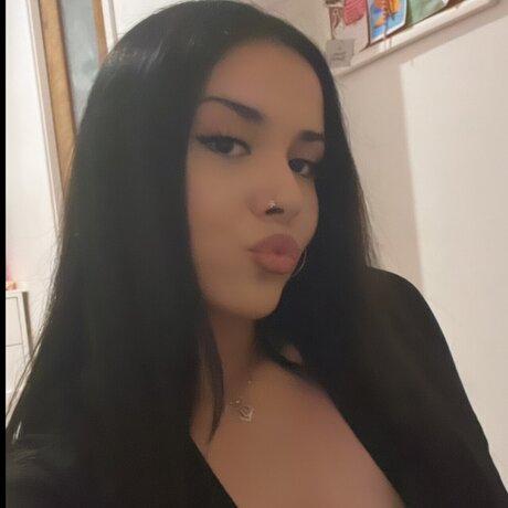Naken läckt OnlyFans-bild av Juli