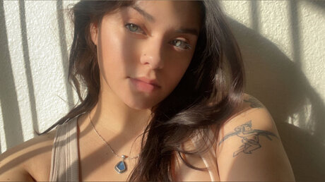 Naken lekkede OnlyFans-bilde av Mirrbaby