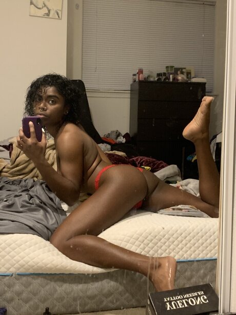 Alaston vuotanut OnlyFans-kuva Robyn Lynn