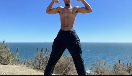 Naken lekkede OnlyFans-bilde av Badass