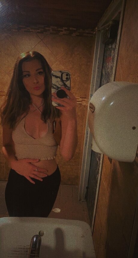 Naken lekkede OnlyFans-bilde av Babyjynx