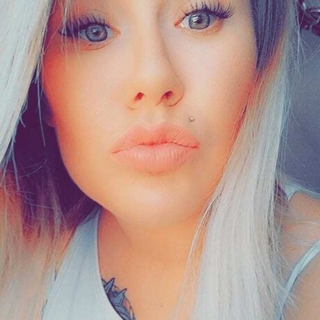 Naken lekkede OnlyFans-bilde av Cassie Mckinney