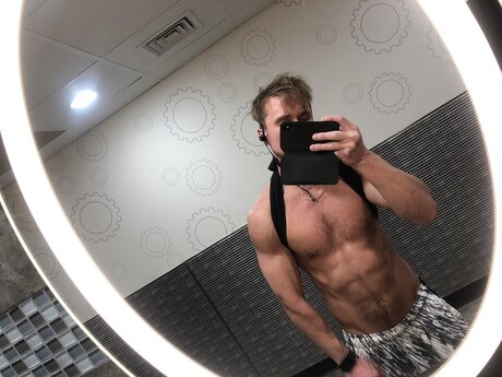 Naken läckt OnlyFans-bild av Topdownload