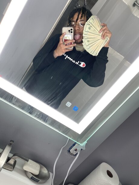 Naken läckt OnlyFans-bild av   