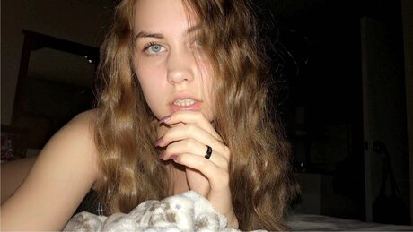 Naken lekkede OnlyFans-bilde av Emily