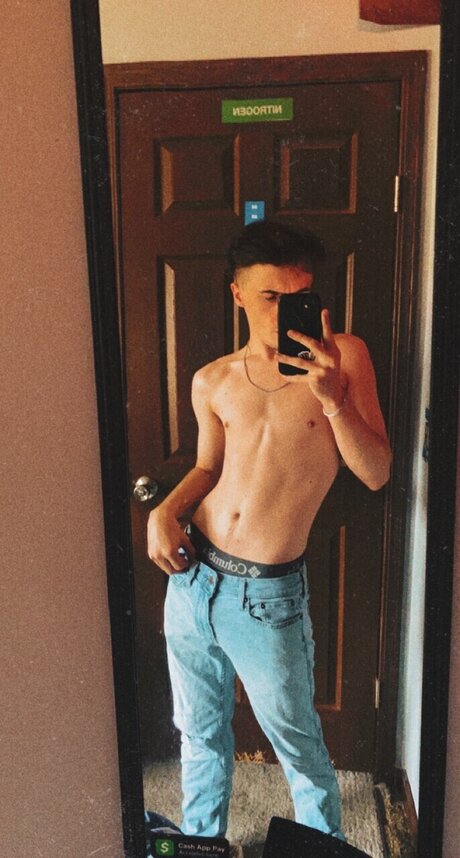 Naken lekkede OnlyFans-bilde av Noah