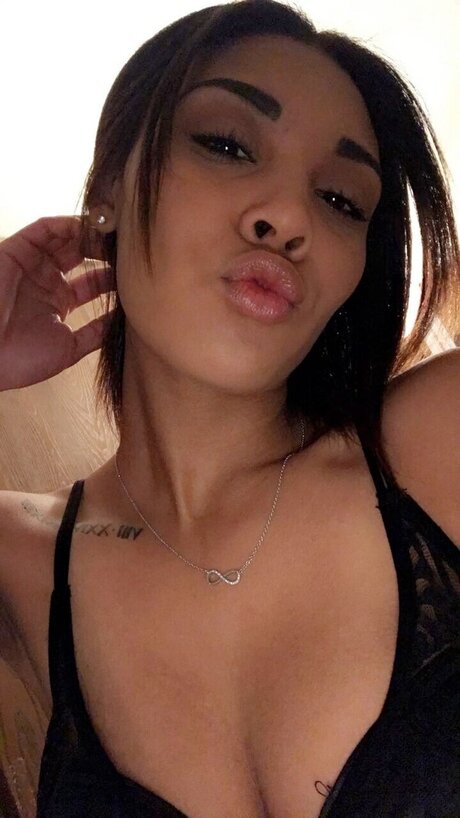 Обнаженная фотография утечки OnlyFans от Riri