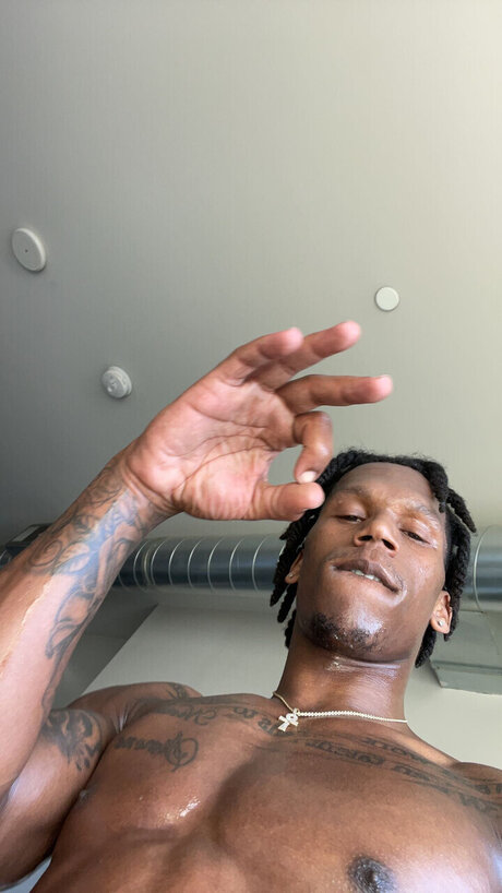 Nahá fotka uniklých OnlyFans od Cortez