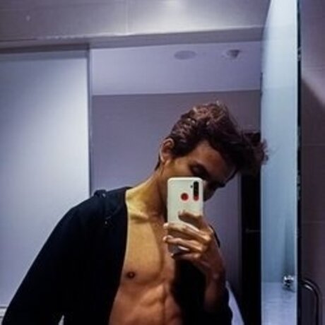 Naken lekkede OnlyFans-bilde av Lucien