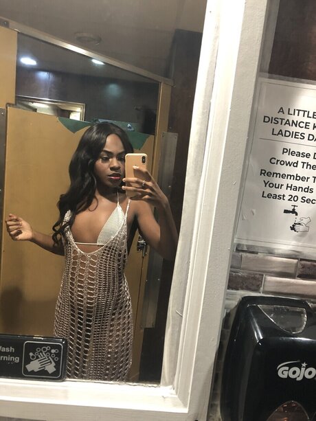 Naken lekkede OnlyFans-bilde av Layla 