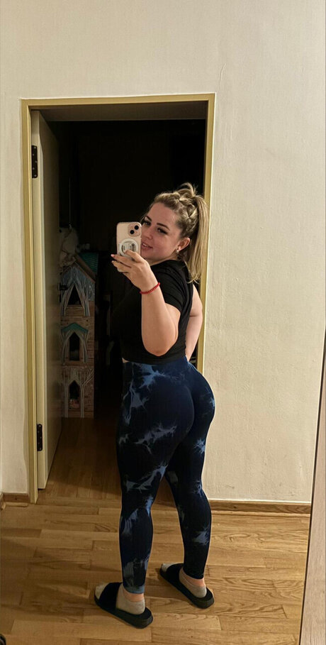 Naken lekkede OnlyFans-bilde av Silvialove