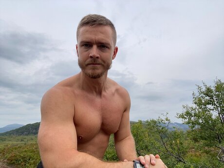 Alaston vuotanut OnlyFans-kuva Leocross